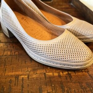 Spring Step Leather Cut Out Slip On Loafer Shoe Heel Women's 38 Beige 7.5